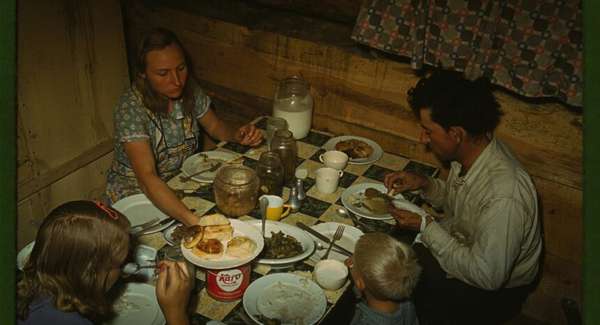 Abhijit V. Banerjee and Esther Duflo: Білім берудегі олқылықтар: Nature зерттеуі