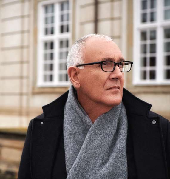 Joe Navarro (with Marvin Karlins, Ph.D.): Тергеу бөлмесіндегі алғашқы сабақ: Аяқтар ешқашан өтірік айтпайды