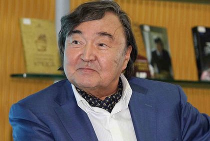 Ақын бейнесіндегі артист