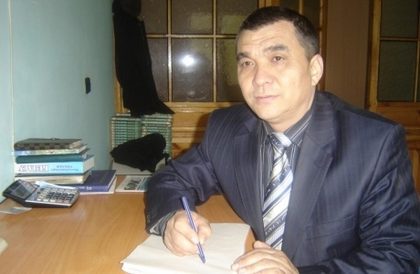 Сатирик секретарь емес