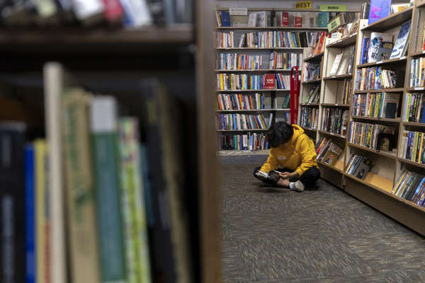 Adriatikus Založba d.o.o.: Жазушыны қақпанға түсіру: Алаяқтардың жаңа айласы мен автордың күйзелісі