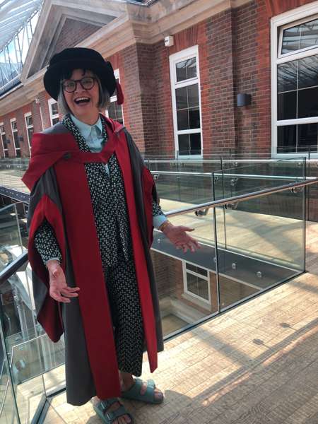 Өзіңізбен татуласу өнері: Филиппа Перридің эмоционалдық еркіндік формуласы