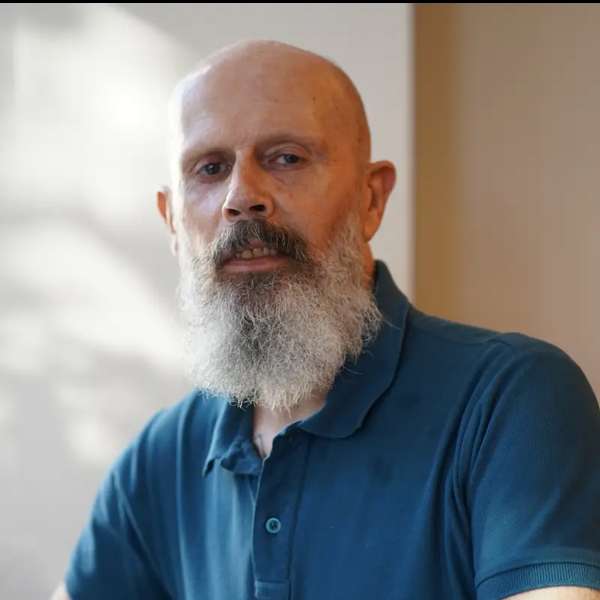 Andrew G. Marshall: Күтпеген өзгеріс: Кейіпкерлердің сезімді қайта түлету тәжірибесі