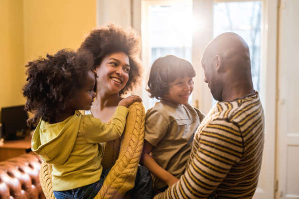 John Gottman, PhD (with Joan DeClaire): «Назар аударуға сұраныс» (Bids): Микро-диалогтардың жасырын анатомиясы