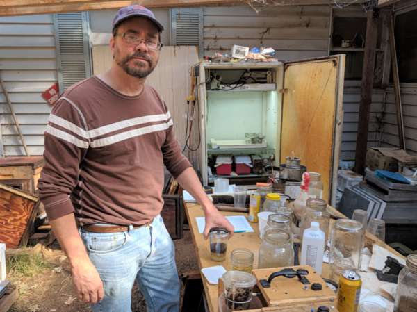 Jon Zawislak Apiculture Instructor University: Бір сұрақ, мың жауап: Дәліздегі кездейсоқ диалог