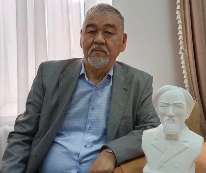 Құлақ салар кім маған, сөзімді кім салмақтар?