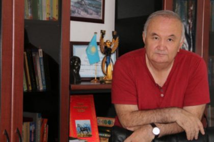 Өкінеді ақындар өтерінде